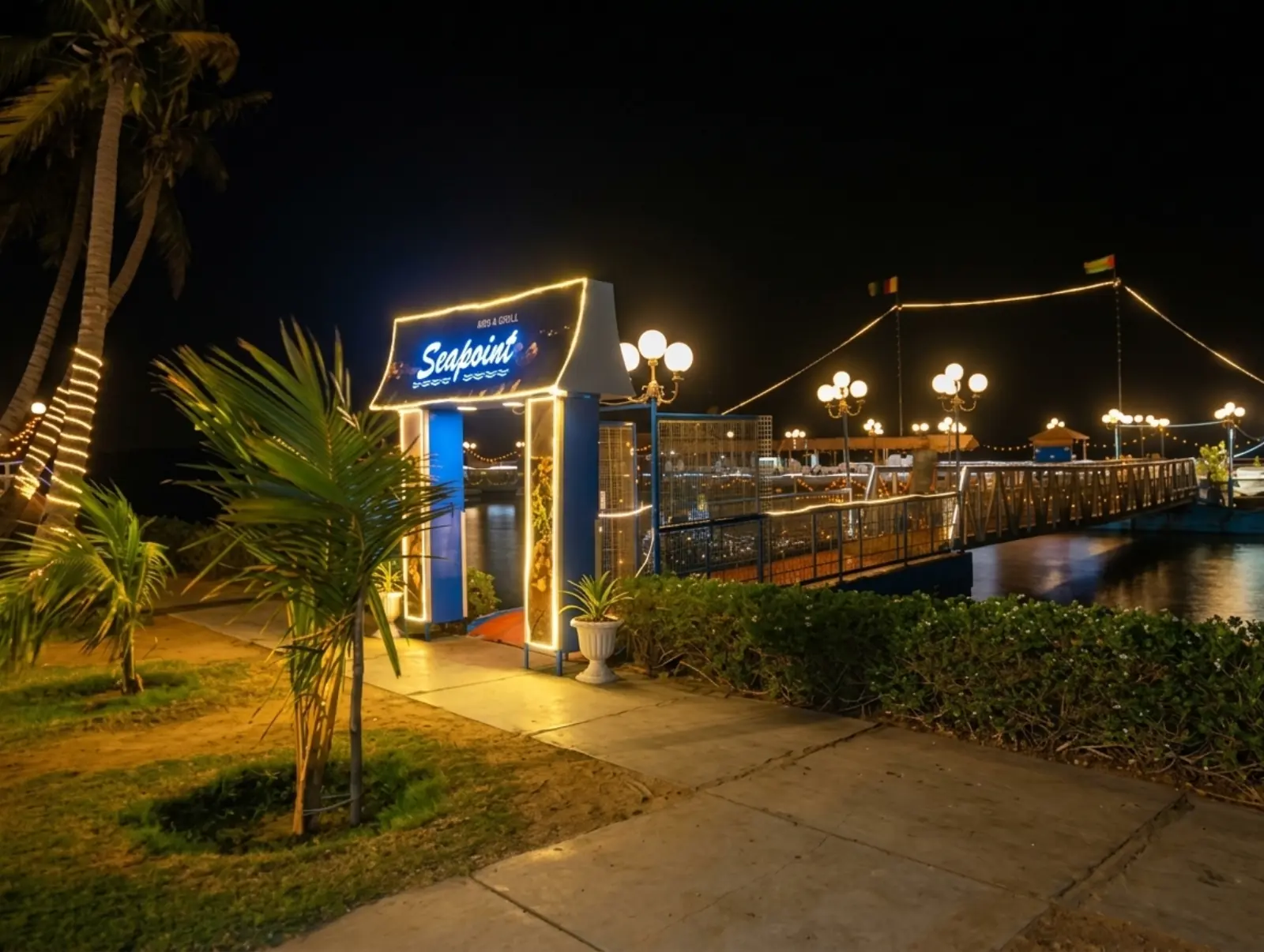 Seafront dining at Beach Luxury Hotel